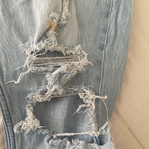 Abercrombie & fitch high rise mom jeans. - Picture 3 of 3